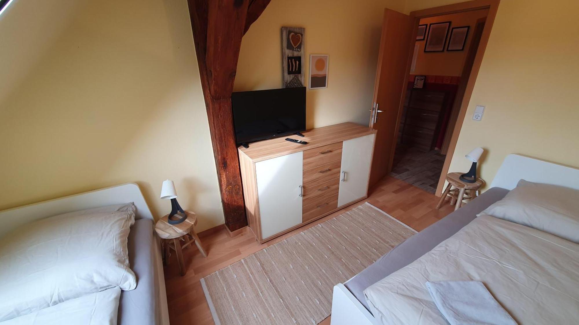 Ferienwohnung Im Gutshof Direkt Gegenueber Dem Schloss, Rhododendronpark Mit Terrasse Und Wlan Kromlau Luaran gambar