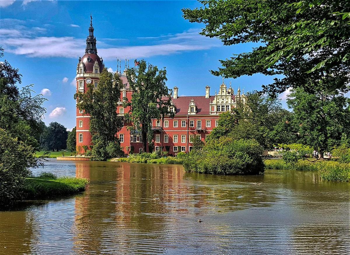Ferienwohnung Im Gutshof Direkt Gegenueber Dem Schloss, Rhododendronpark Mit Terrasse Und Wlan Kromlau Luaran gambar